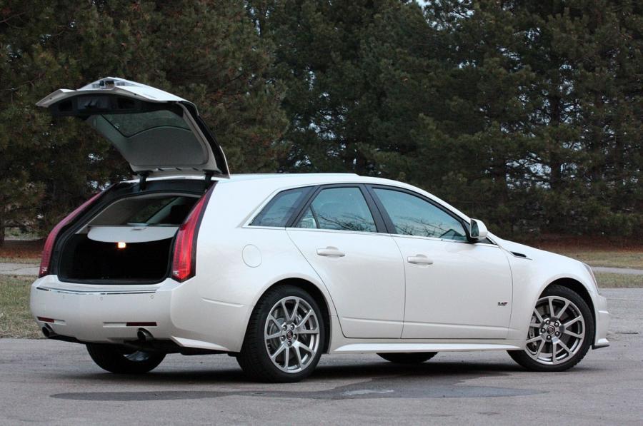  Cadillac CTS-V Sport Wagon 2011 года  (фото 11 из 73)